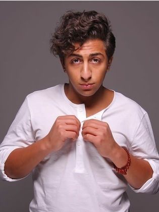 ممثل كويتي شاب