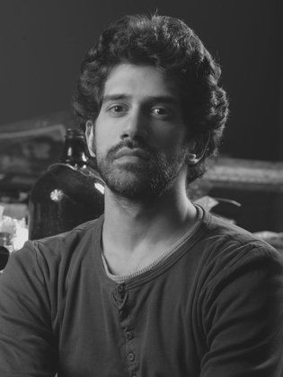 طاقم العمل مسلسل بالحجم العائلي 2018