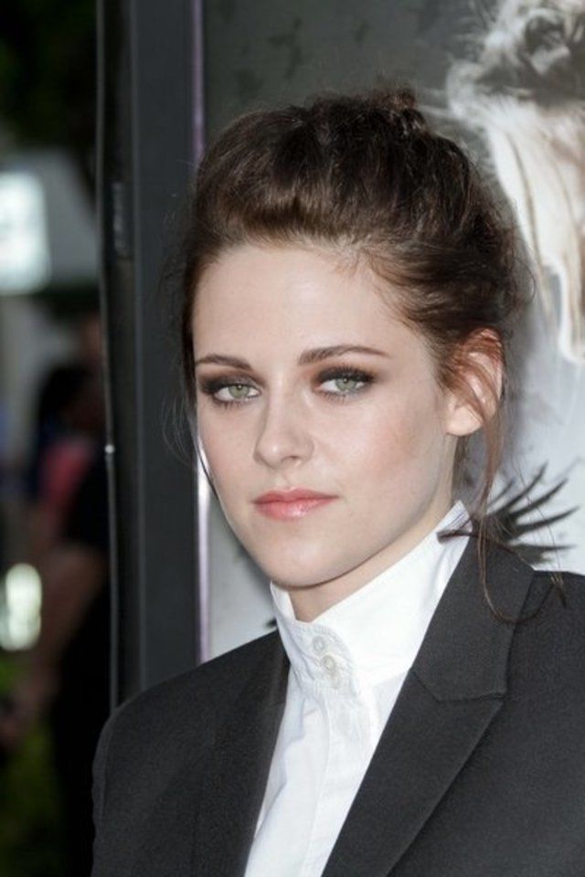 Universal Pictures Denies Excluding Kristen Stewart From Snow